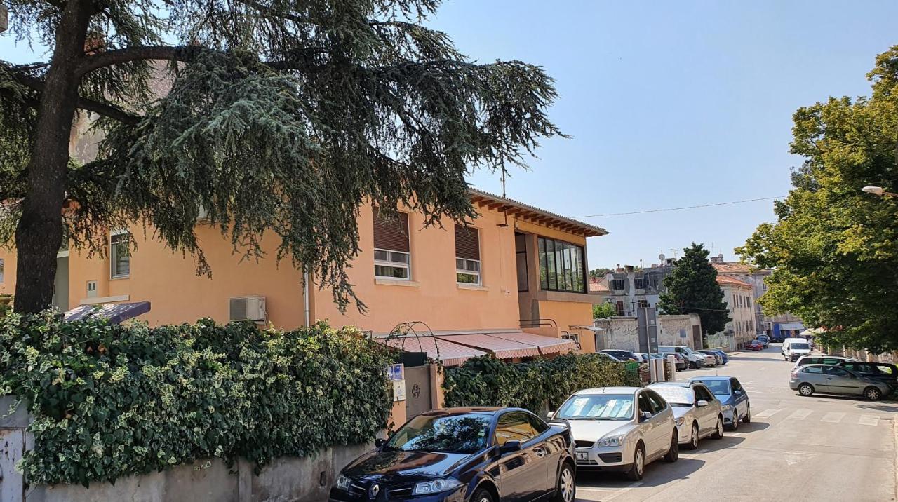 Colosseum Garden Studio Apartments PUY 외부 사진